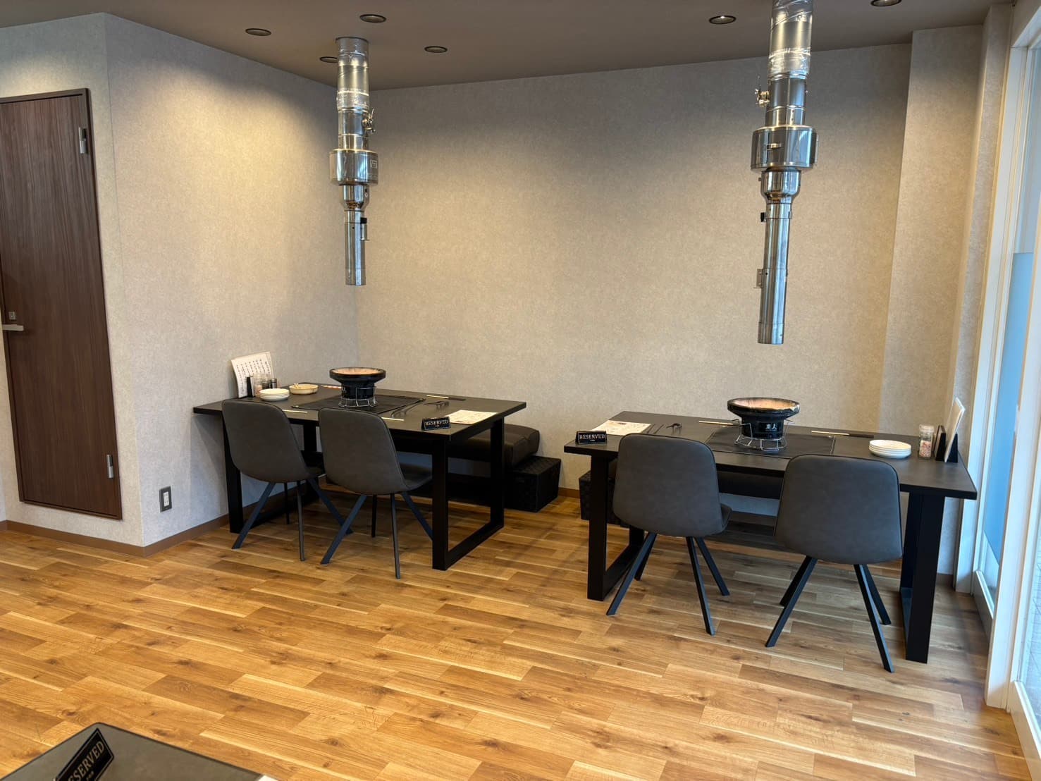 落ち着いた店内